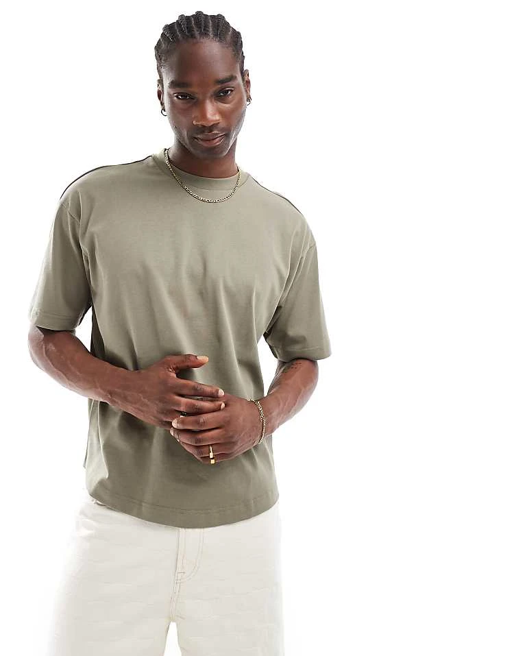Cotton:On Box Fit Scooped Hem T-shirt In Green For Men 7 Cotton:On Box Fit Scooped Hem T-shirt In Green For Men - Image 5